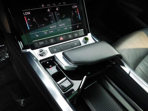 Used 2021 Audi e-tron Premium w/ Convenience Plus Package AWD/4WD image 25
