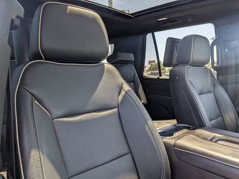Used 2021 GMC Yukon SLT w/ SLT Premium Package AWD/4WD image 32