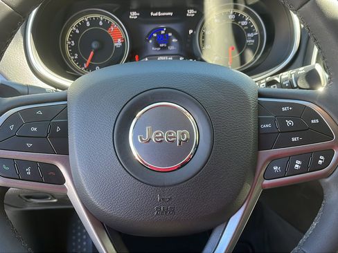 Used 2022 Jeep Cherokee Limited image 11