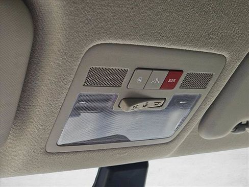 Used 2025 Hyundai Venue Limited FWD image 17