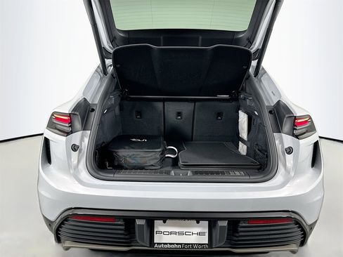 Certified 2025 Porsche Macan Turbo Electric image 39