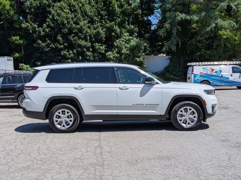 Used 2023 Jeep Grand Cherokee L Limited AWD/4WD image 2
