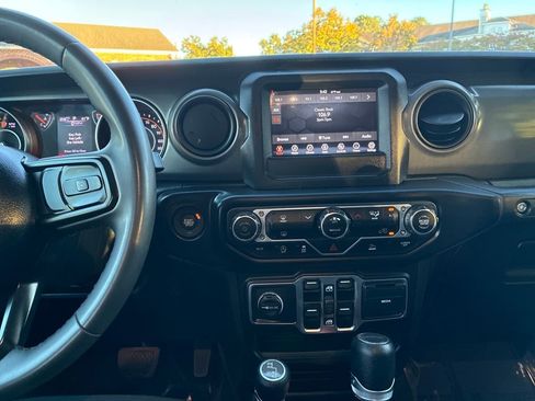 Used 2023 Jeep Gladiator Sport image 18