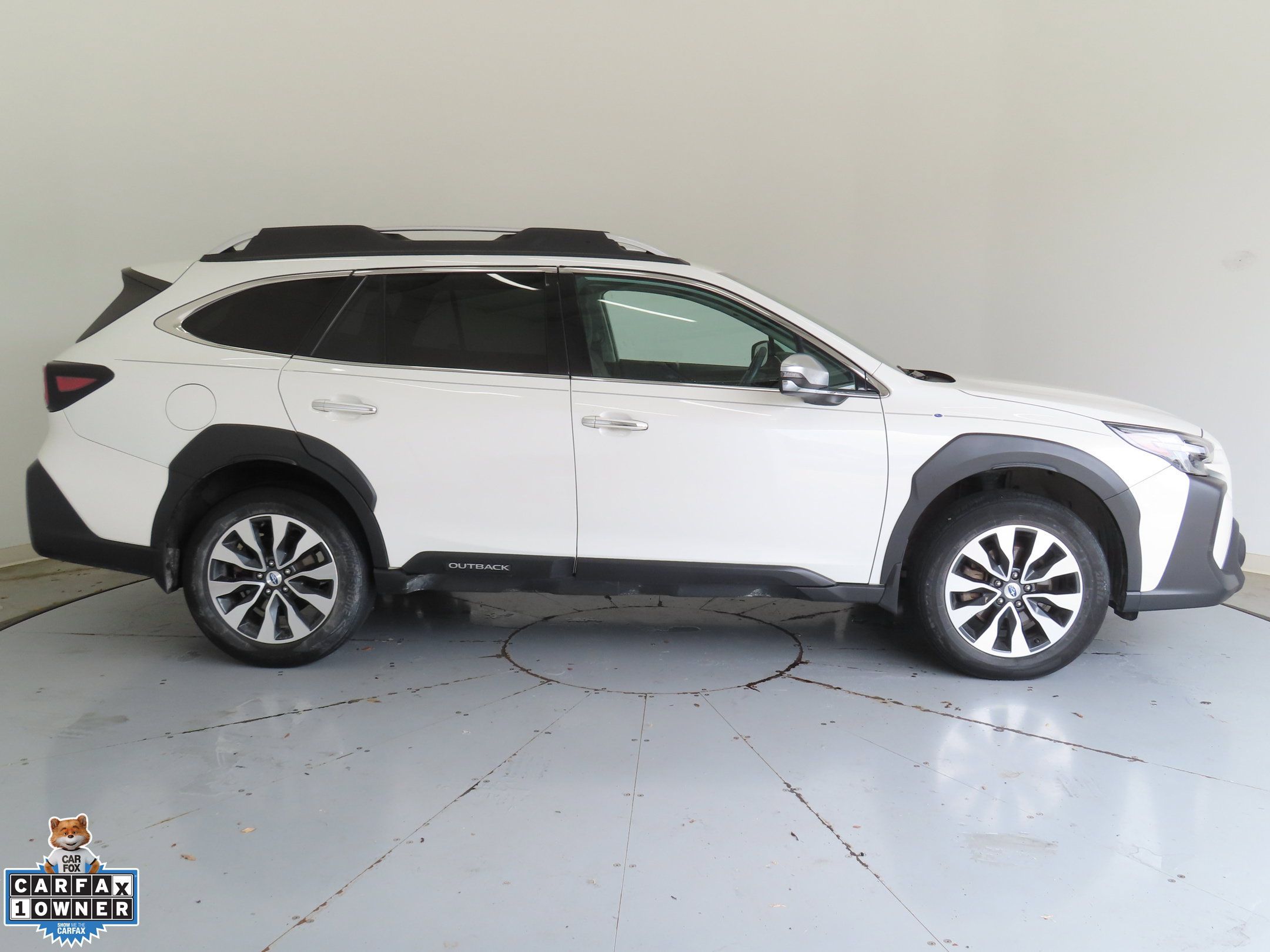 Used 2023 Subaru Outback Touring w/ Tech Package 2 AWD/4WD image 2