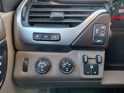 Used 2016 Chevrolet Suburban LTZ image 29