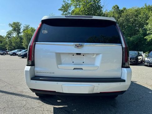 Used 2020 Cadillac Escalade Luxury AWD/4WD image 4