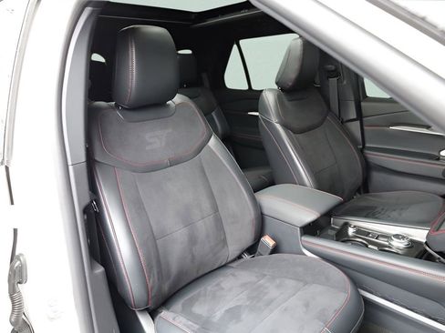 Used 2025 Ford Explorer ST w/ Sun And Sound Package AWD/4WD image 22