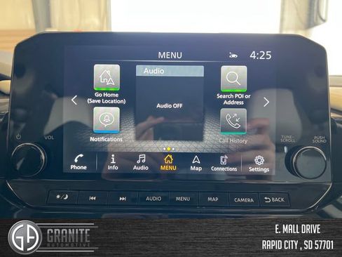 Used 2025 Nissan Pathfinder SL FWD image 14