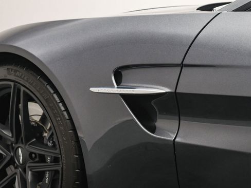 Used 2025 Aston Martin V8 Vantage Coupe image 33