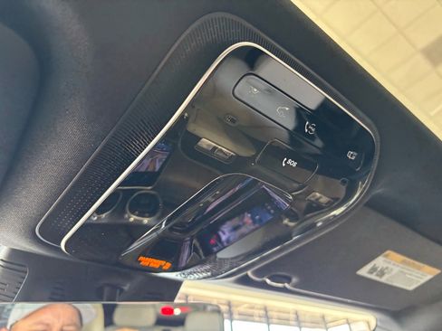 Used 2024 Mercedes-Benz GLC 300 image 36