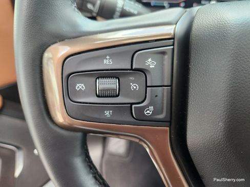 Used 2024 Chevrolet Suburban High Country AWD/4WD image 32