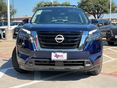 New 2025 Nissan Pathfinder SV image 3