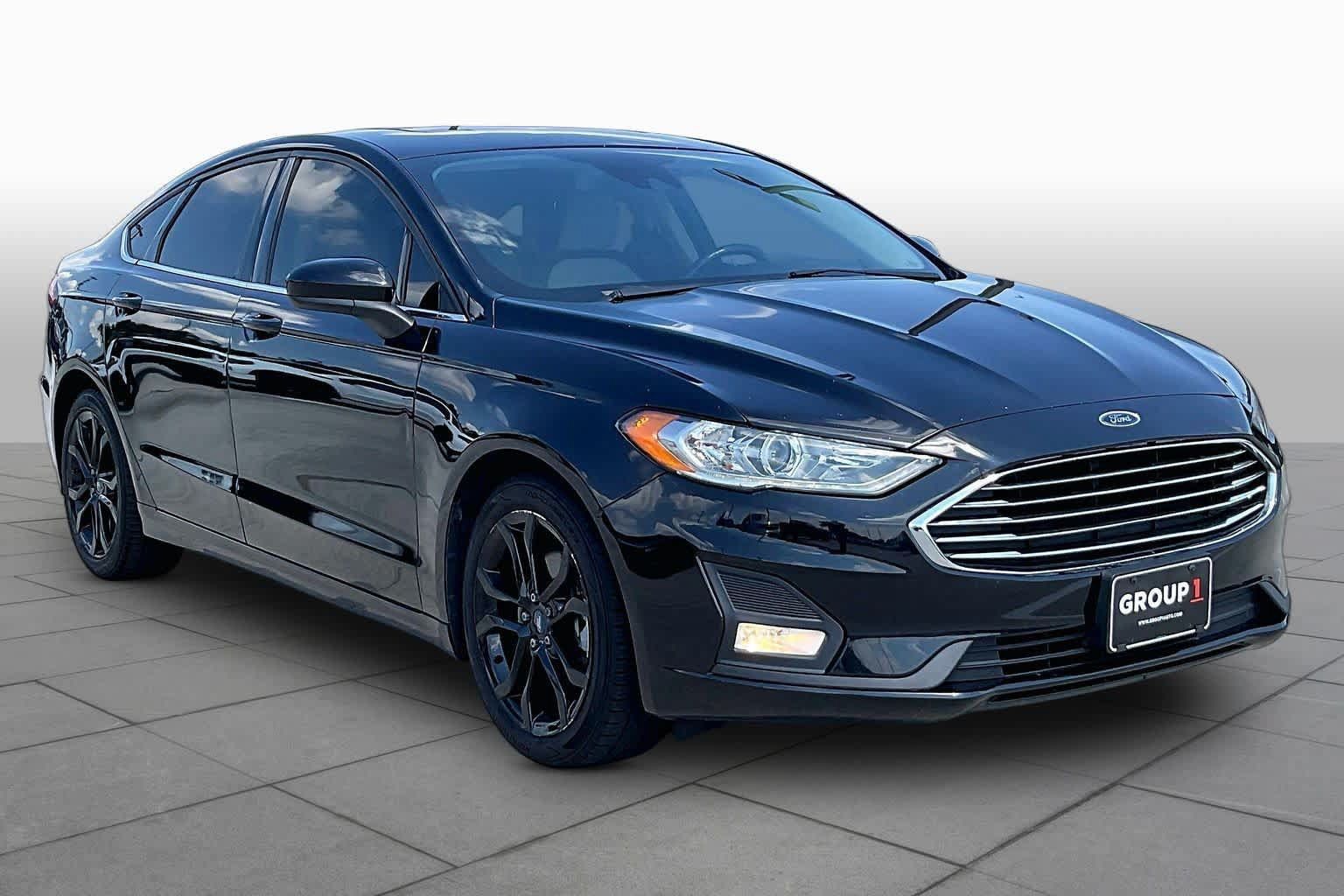 Used 2019 Ford Fusion SE w/ Equipment Group 151A FWD image 3