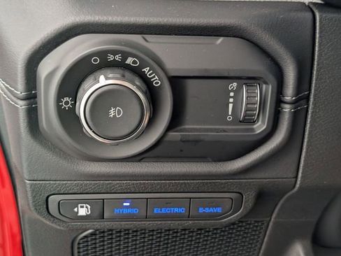 Used 2025 Jeep Wrangler Unlimited Sahara w/ Safety Group AWD/4WD image 13