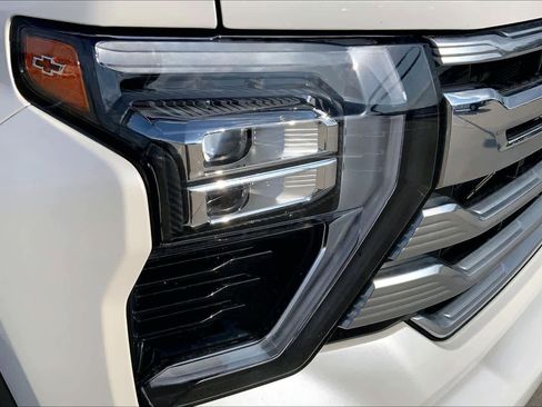 Used 2024 Chevrolet Silverado 3500 High Country image 25