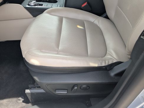 Used 2022 Ford Escape SEL w/ Technology Package FWD image 21
