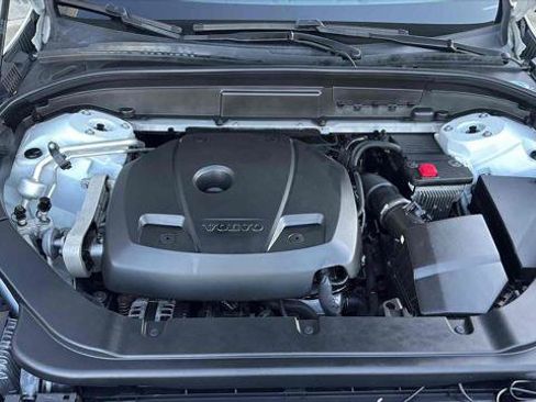 Used 2019 Volvo XC60 T5 Momentum w/ Multimedia Package image 28