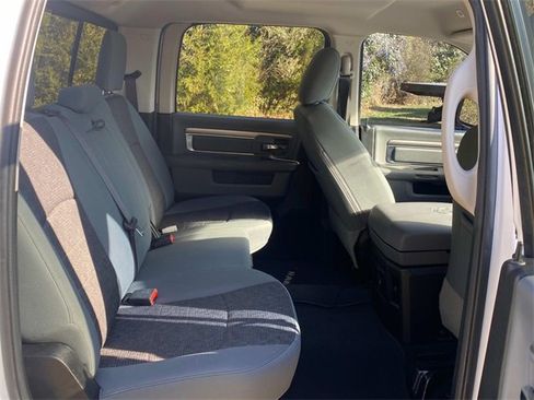 Used 2020 RAM 1500 Classic SLT w/ Luxury Group image 31