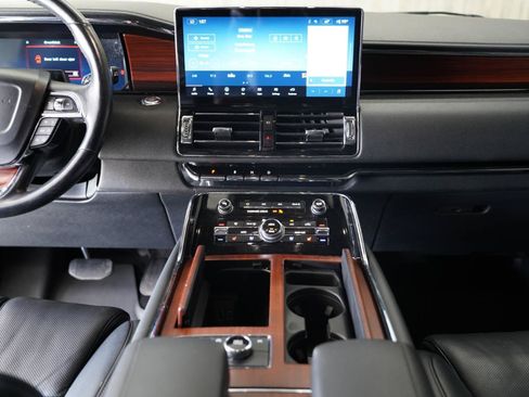 Used 2023 Lincoln Navigator Reserve AWD/4WD image 18