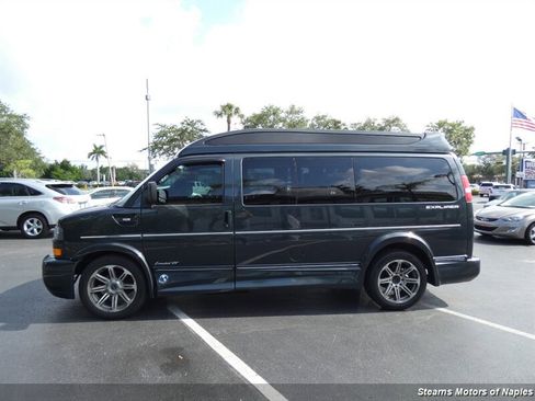 Used 2017 GMC Savana 2500 RWD image 10
