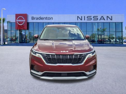 Used 2022 Kia Carnival EX FWD image 2