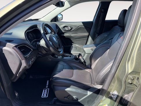 Used 2020 Jeep Cherokee Trailhawk image 10