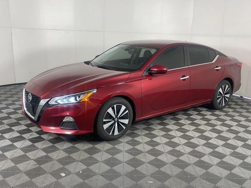 Used 2021 Nissan Altima 2.5 SV image 1