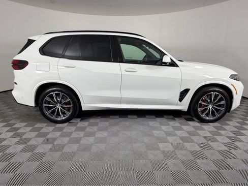New 2026 BMW X5 xDrive40i w/ M Sport Package AWD/4WD image 2