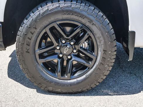 Used 2020 Chevrolet Silverado 1500 LT Trail Boss AWD/4WD image 9
