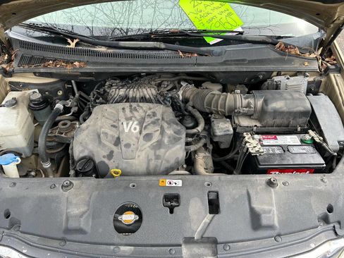 Used 2011 Kia Sedona LX image 19