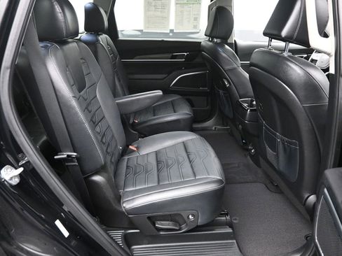 Used 2022 Kia Telluride SX w/ SX Prestige Package image 8