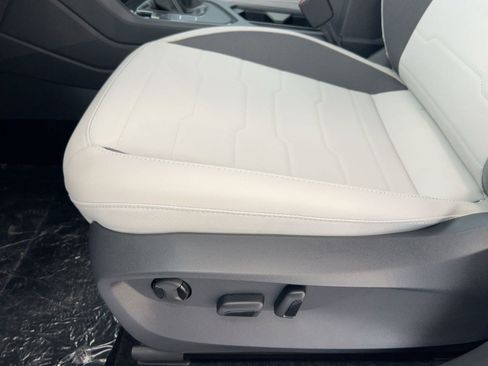 New 2026 Volkswagen Taos SE image 14