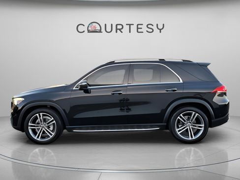Used 2022 Mercedes-Benz GLE 350 w/ Premium Package image 2