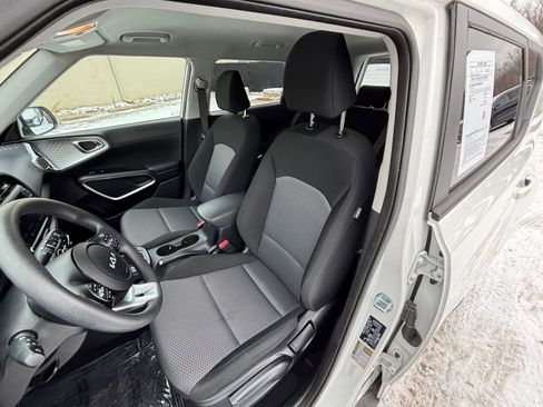Used 2025 Kia Soul LX w/ LX Technology Package image 33