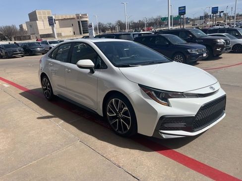 Used 2020 Toyota Corolla SE w/ SE Premium Package image 5