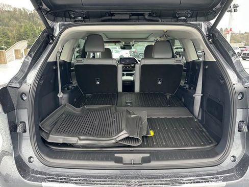 Certified 2025 Toyota Highlander Platinum image 9