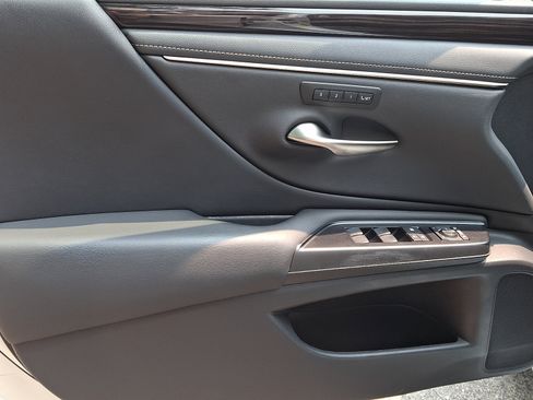 Used 2020 Lexus ES 300h w/ Premium Package FWD image 13