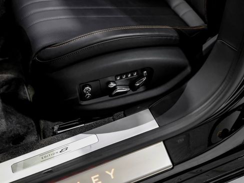 Used 2024 Bentley Flying Spur V8 image 34