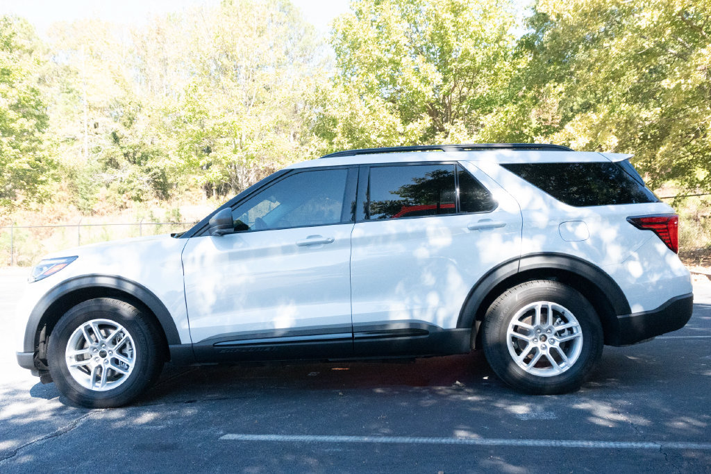 Used 2025 Ford Explorer Active RWD image 9