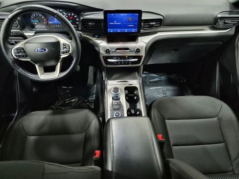 Used 2023 Ford Explorer XLT AWD/4WD image 11