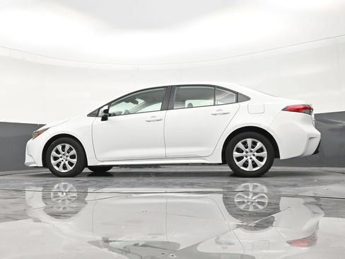 Used 2025 Toyota Corolla LE FWD image 21