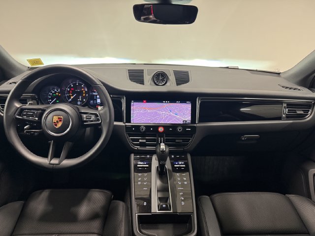 Certified 2026 Porsche Macan AWD/4WD image 14
