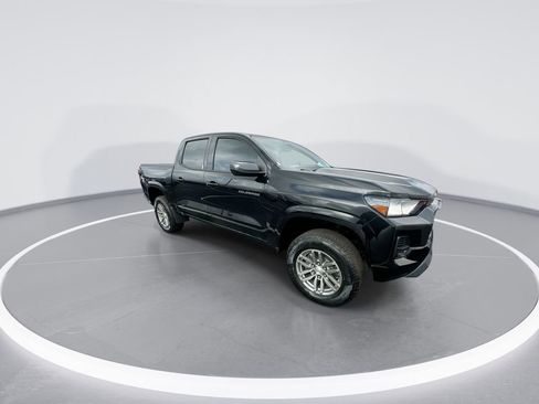 Used 2023 Chevrolet Colorado LT w/ LT Convenience Package II AWD/4WD image 2