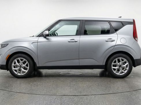 Used 2025 Kia Soul LX w/ LX Technology Package FWD image 5