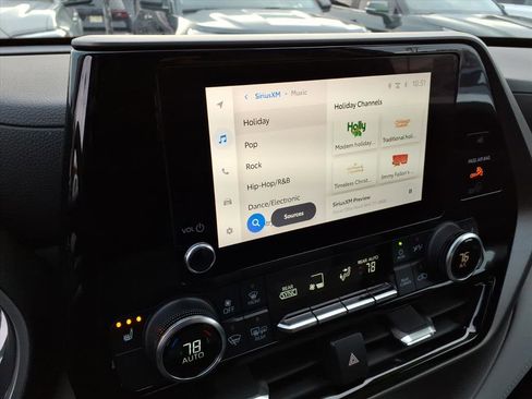 Certified 2023 Toyota Highlander XLE image 20