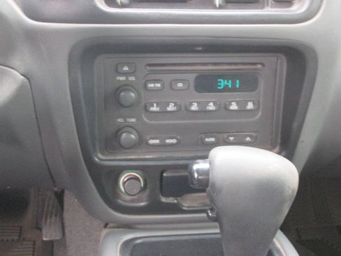 Used 2003 Chevrolet Tracker 4WD w/ Preferred Equipment Group image 23