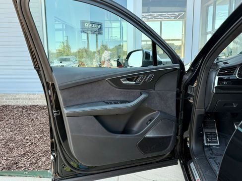 Used 2023 Audi SQ7 Prestige w/ Prestige Package image 16