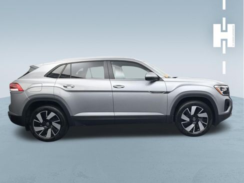 Used 2024 Volkswagen Atlas Cross Sport SE image 3