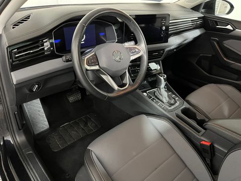 Used 2025 Volkswagen Jetta SE image 3