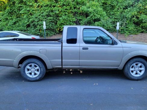 Used 2002 Nissan Frontier XE image 4
